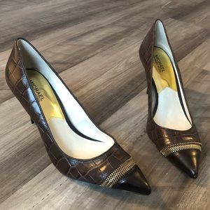 NWOT* Crocodile-embossed leather MK Pumps